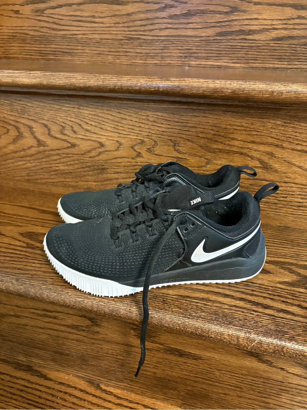 Nike Women's Black and White Athletic Running Shoes